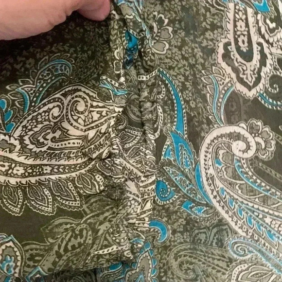 Banana Republic semi sheer tunic with pintucks and fabric buttons, 3/4 sleeves - Picture 5 of 6